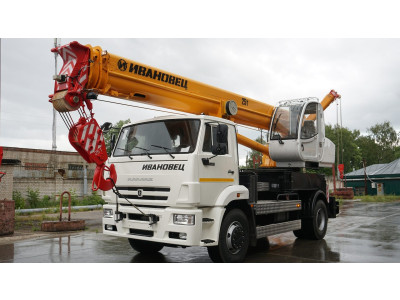Автокран Ивановец 25 тонн колесный